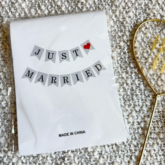 Wedding essentials - Picture 2 of 5